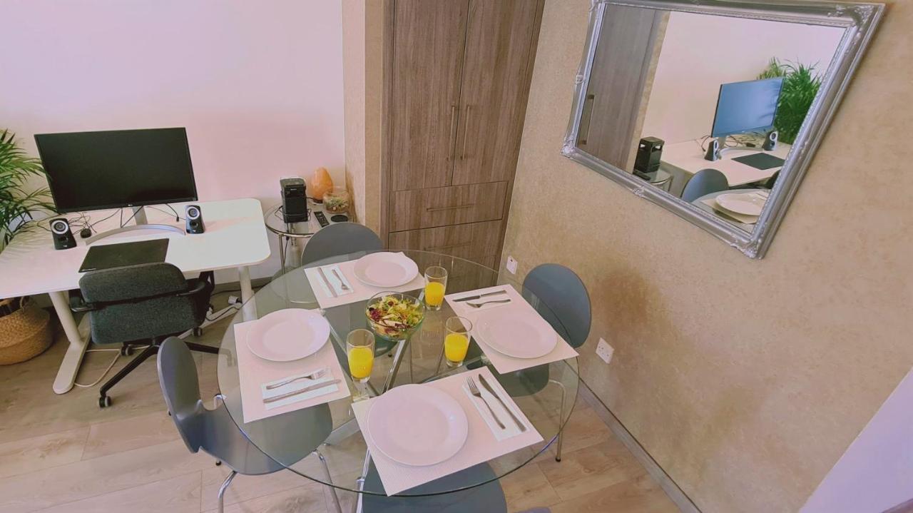 Stay Downtown Retreat リマソール エクステリア 写真